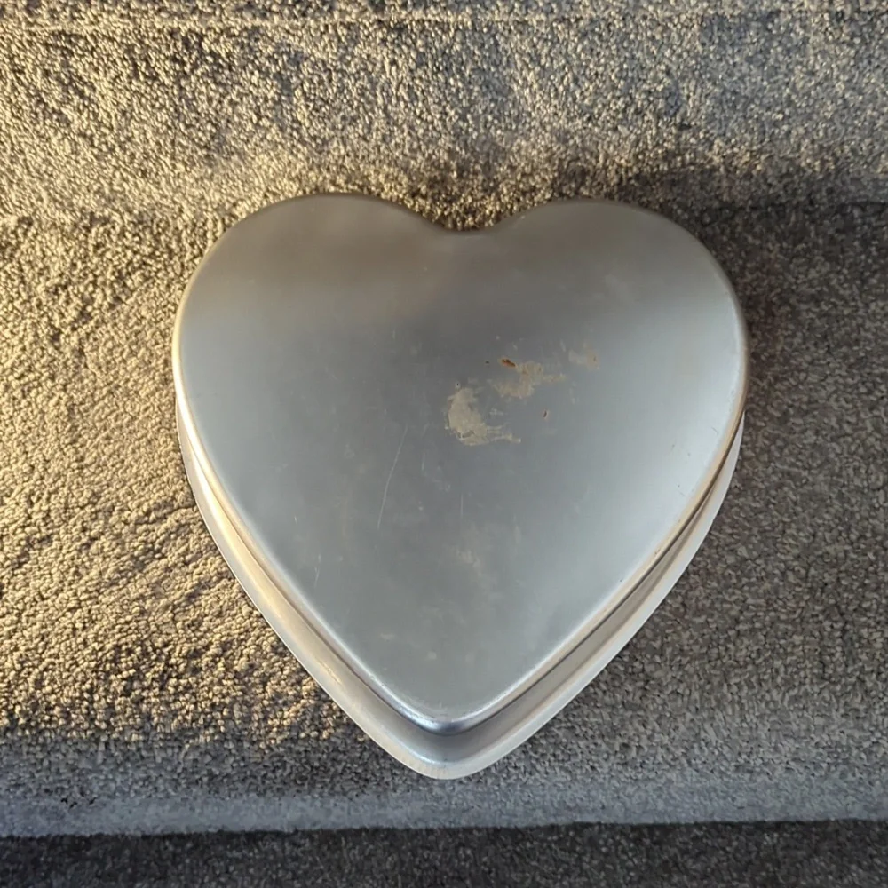 Wilton 9 in heart pan